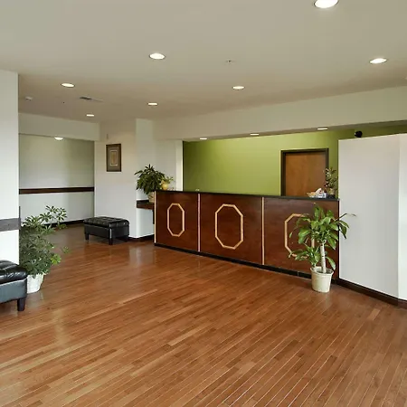 Super 8 By Wyndham Bowling Green North
